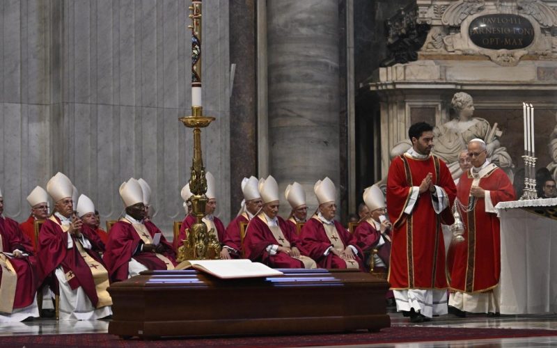 O Papa: cardeal Ruini, um pastor capaz de servir com humildade e responsabilidade