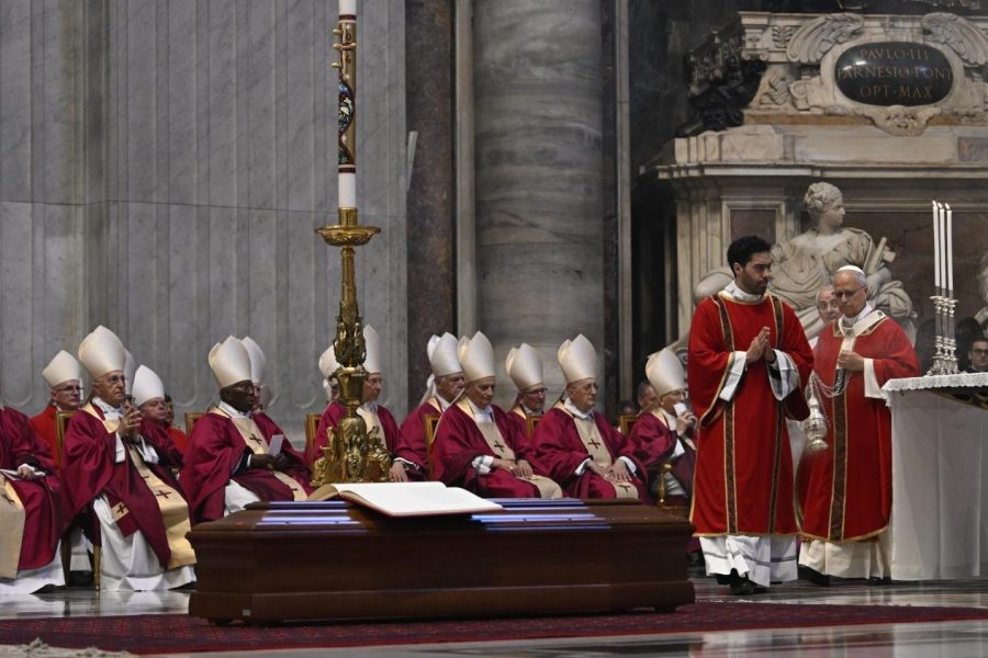 O Papa: cardeal Ruini, um pastor capaz de servir com humildade e responsabilidade